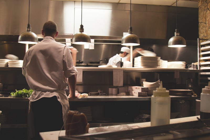 restaurant-LES ARCS-min_work-restaurant-steel-busy-meal-food-1327589-pxhere.com